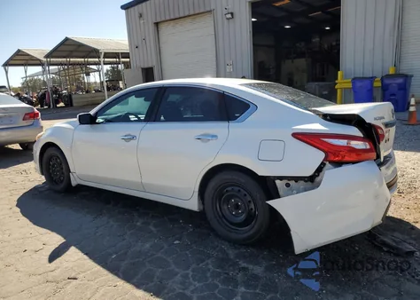 2017 Nissan Altima 2.5 z USA, uszkodzony, nr VIN 1N4AL3AP1HC137151